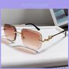 Lunettes de soleil carrées artistiques à monture métallique vintage avec protection UV400 pour les activités de plein air