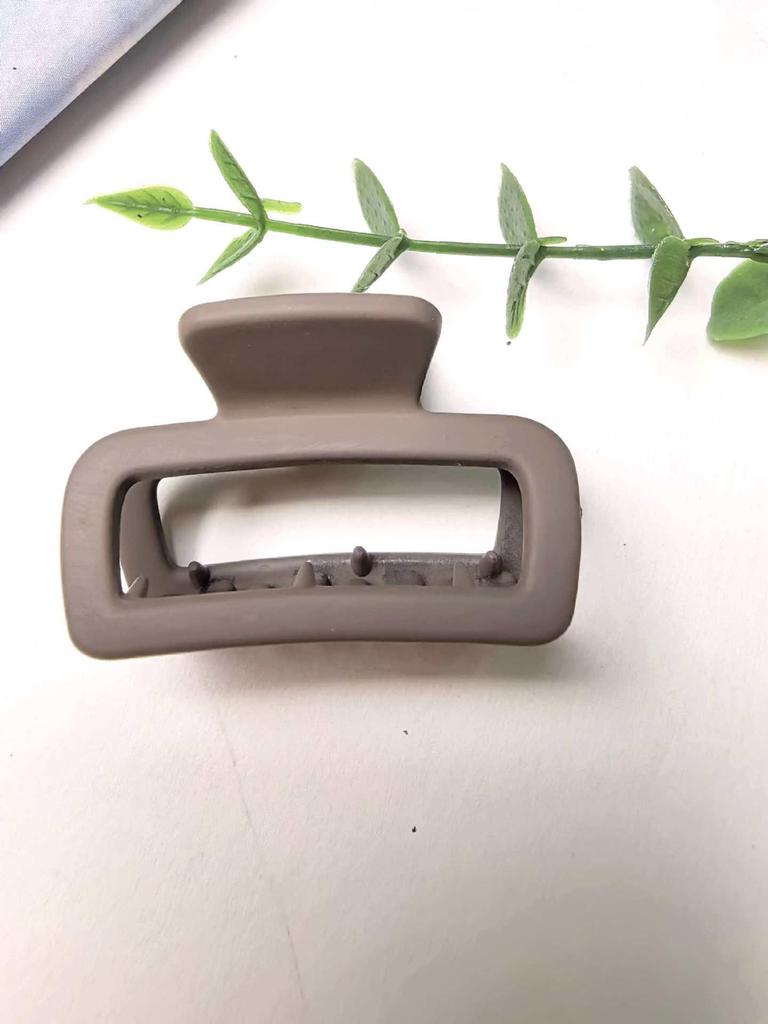 4cm Frosted Milk Coffee Hair Claw Clip for Women’s Updo – Small, Simple, Shark Design