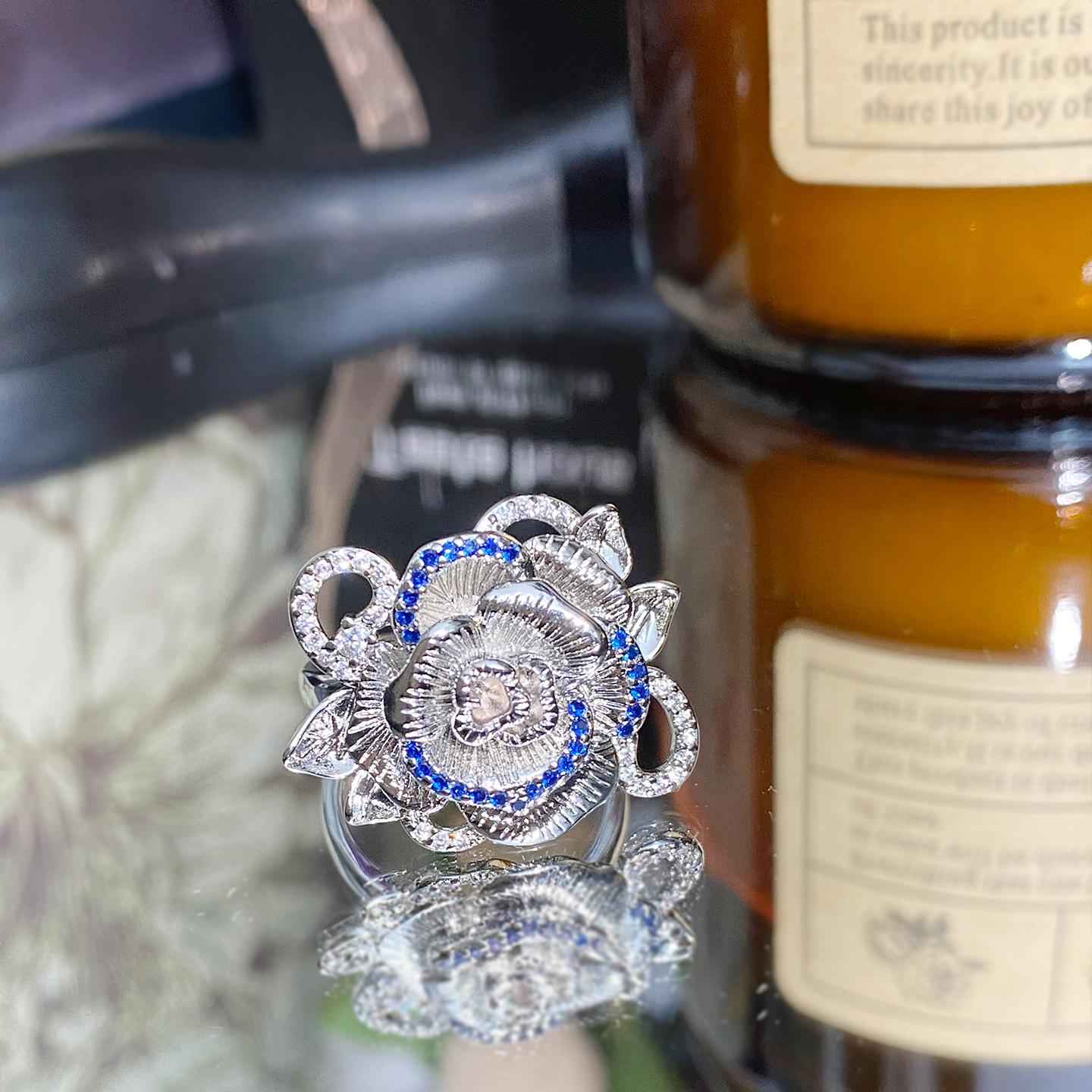 2026 European and American Niche Retro Rose Ring Women, Rose Gold Plated, Hand Brushed Inlaid Zirconium Ring Resizable