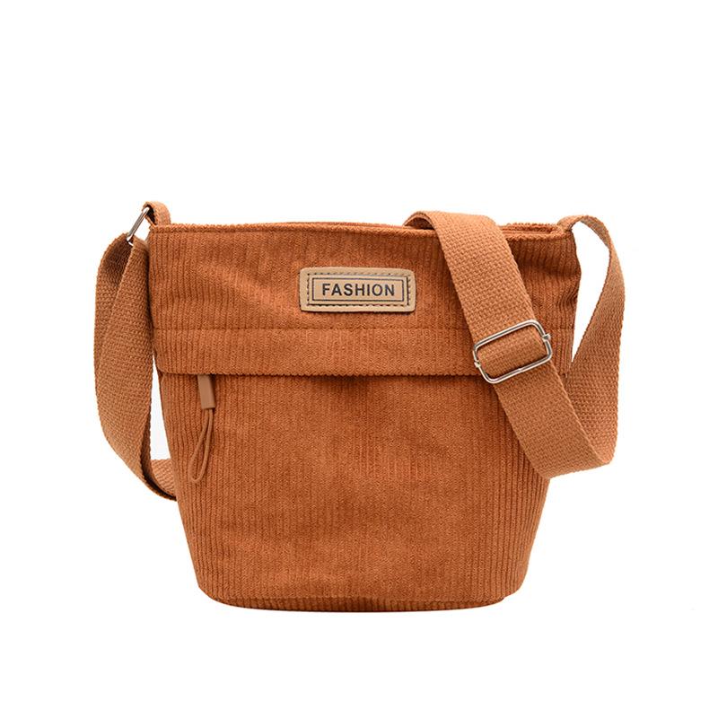 

Жіноча вельветова сумка кросбоді на осінь/зиму - велика місткість, японський ретро стиль Хараджуку, на плече 17*12*20cm коричневий