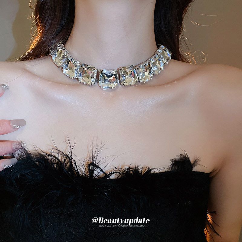 Style Diamond-Encrusted Square Necklace and Earring Set, Niche Exaggerated Design, Clavicle Chain, Fashionable and High-End Jewelry Accessories