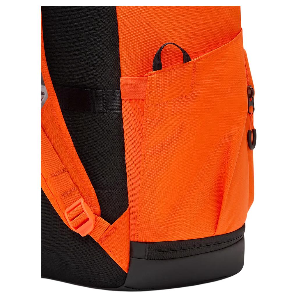 Nike 21L Varsity Elite Batoh se spodní kapsou a potiskem písmen Unisex Batohy Oranžová Černá HM9965-819
