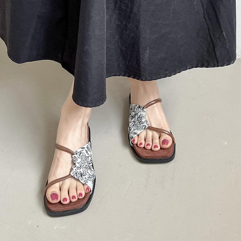 Internet celebrity explosion black retro one-word wedge slippers women's summer wear 2025 new non-slip premium sandals