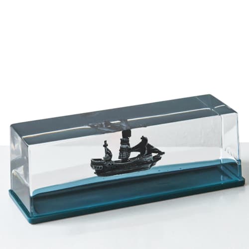 

Acrylic Unsinkable Ship Model, Acrylic Fluid Sailboat Figurine, Sunken Ship, Relaxing Item, Cruise Ship Toy, Ship Model Decor, Acrylic Unsinkable Crui