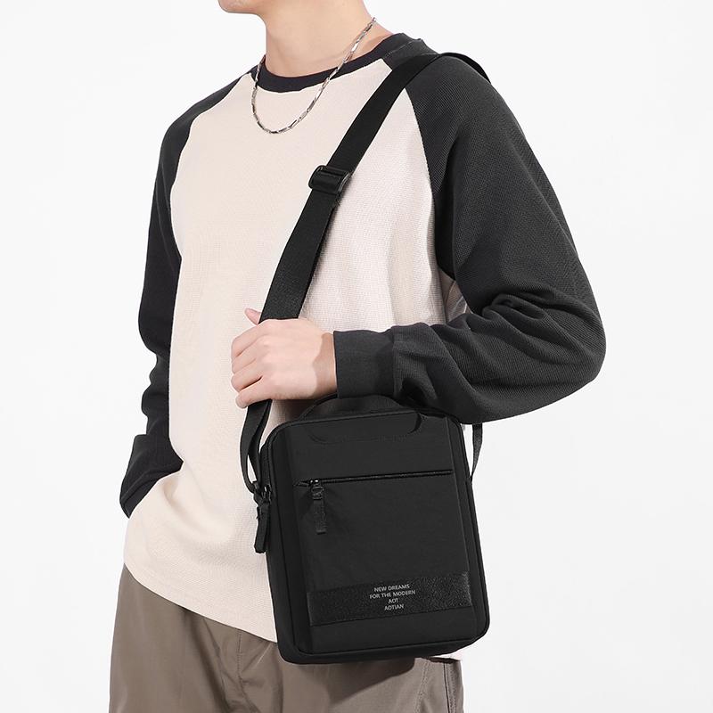 Nylonová crossbody taška s horním uchem a přední kapsou na zip pro muže i ženy pro každodenní použití