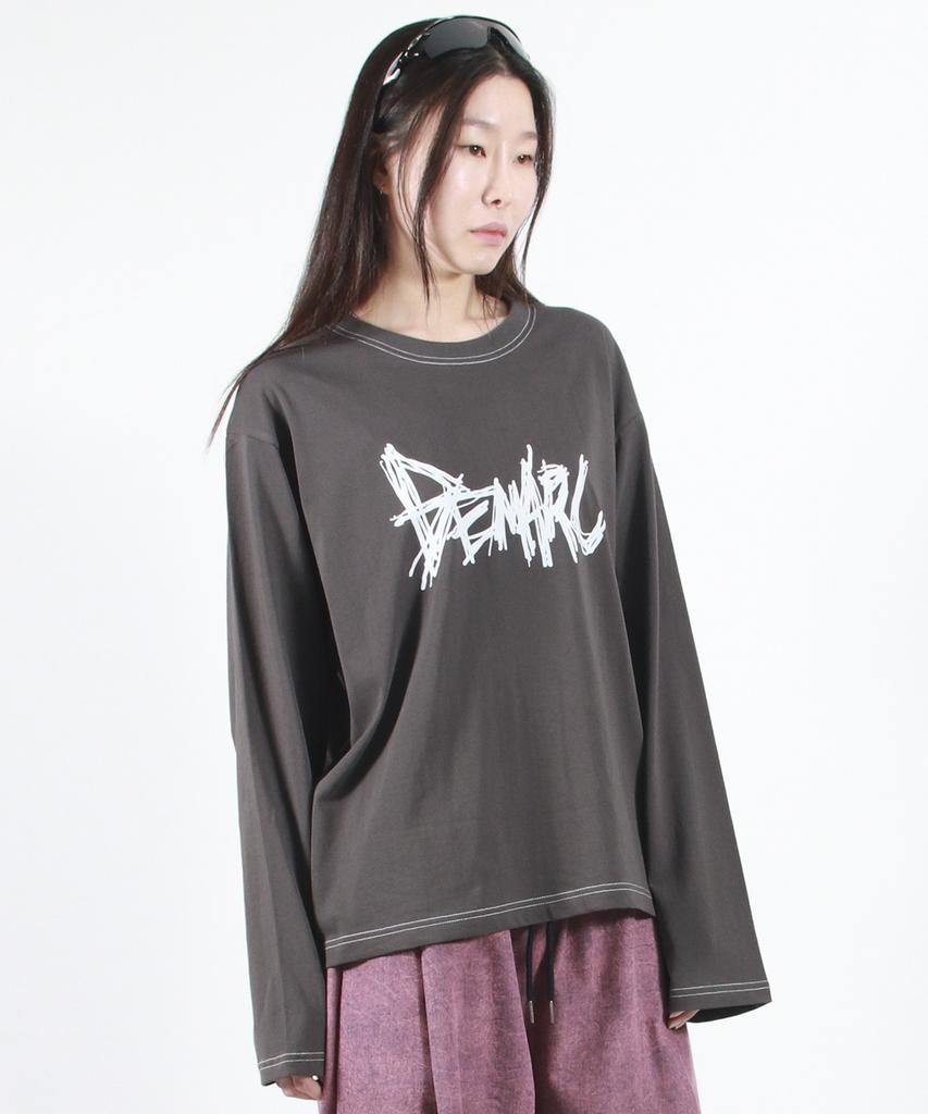 Deumakeu Graffiti Logo Text Boxy Long Sleeve - Charcoal