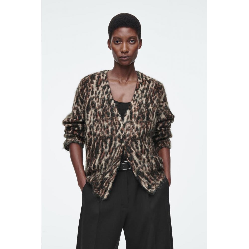 

Cos Japan Leopard Print Mohair Blend Cardigan leopard/SP