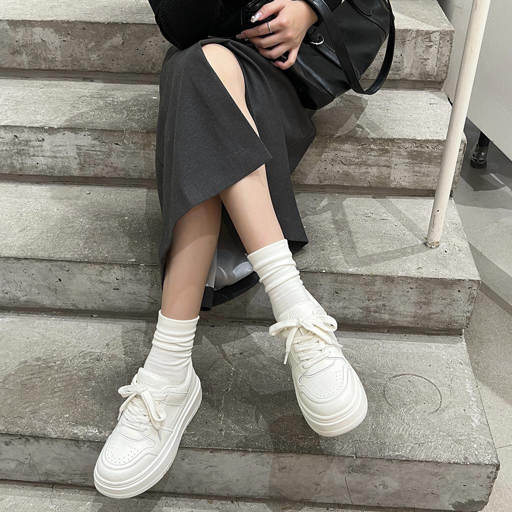 Inside and outside leather niche thick-soled heightening little white shoes women's autumn 2025 new versatile casual sports shoes board shoes