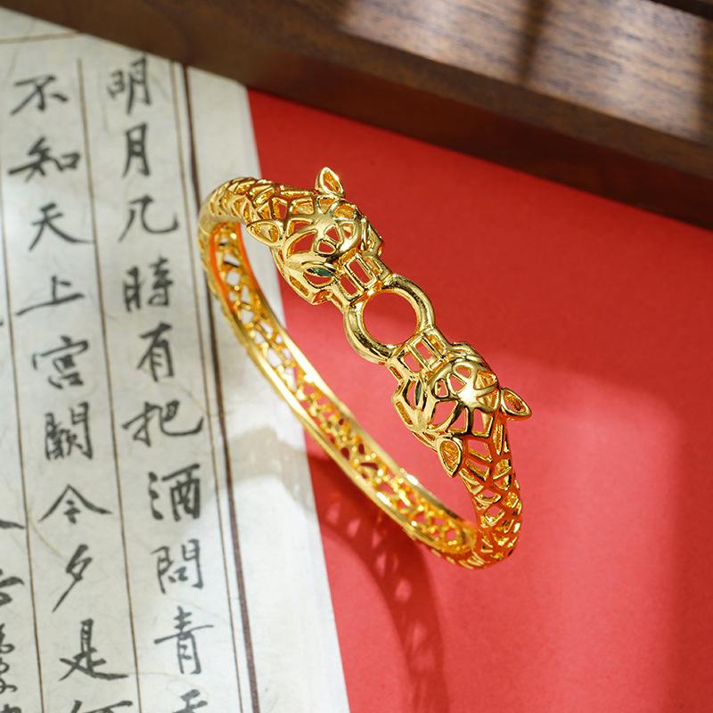 Hollow Zirconium Leopard Head Bracelet Women s Simple Design Jewelry Bracelet 17CM