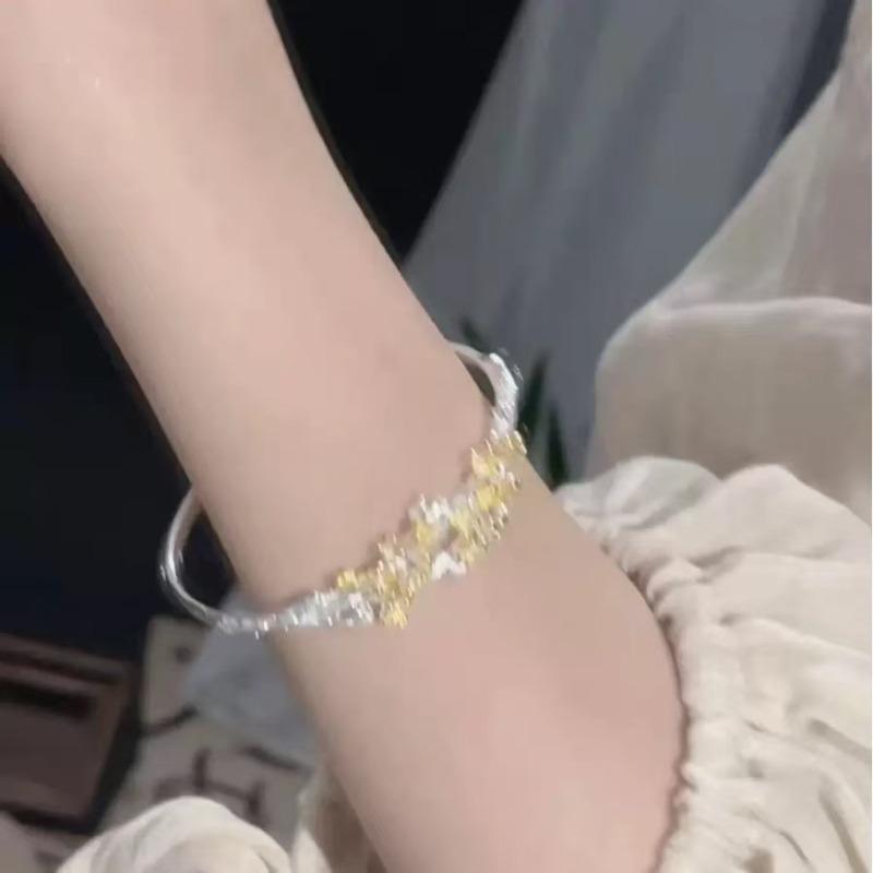 Plum Blossom Bell Bracelet Femininity Advanced Sense Adjustable Opening Bracelet Niche Design Versatile New Trendy Jewelry