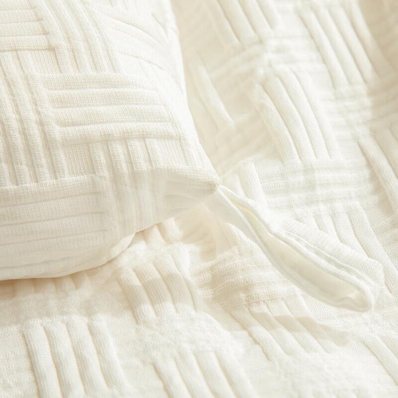 Soft Knitted Jacquard Regenerated Fiber All-Season Quilt