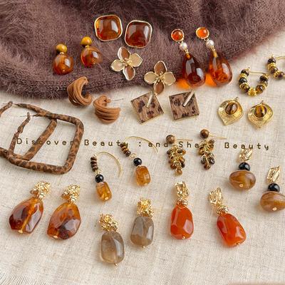 Vintage Brown Ombre Earrings, French Style Minimalist Studs, Asymmetric Artistic Drops In Maillard Aesthetic, Women Fashion Earrings