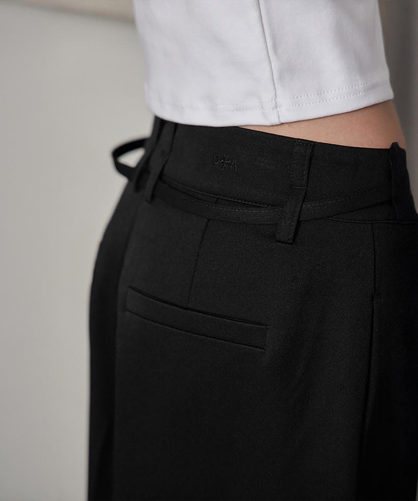 Leondeondada Curved Over Pintuck Slacks, Black