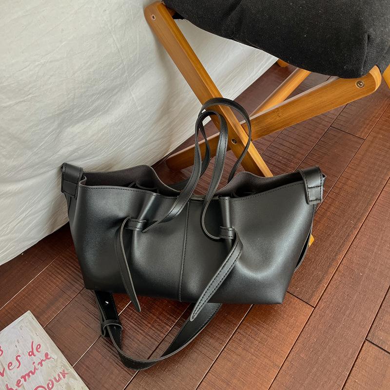Korean Minimalist Pu Leather Shoulder Bag Simple Elegant Large-capacity Commuter Handbag Diagal Drawstring Wing Crossbody Bag чёрный