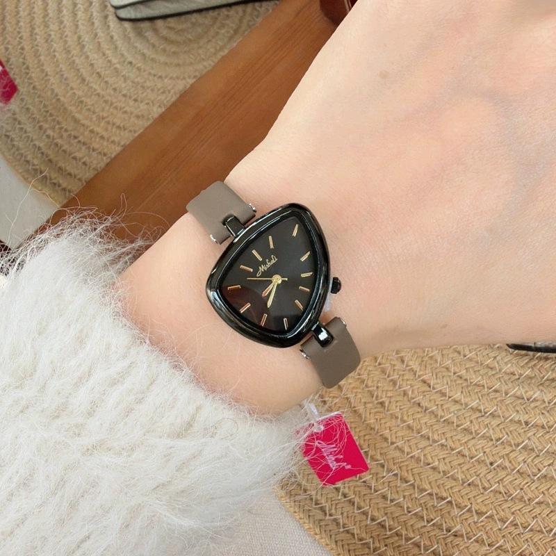 Copper Shell Niche Design Sense Irregular Triangular Women'S Watch Simple Fashion Quartz Watch
