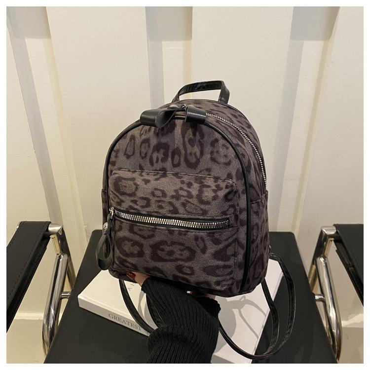 This year, casual leopard print women's 2025 new winter simple foreign style fashion single shoulder double shoulder small schoolbag soft
