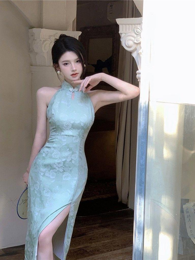 Modern Green Halter Cheongsam: Exquisite Summer Dress for Women