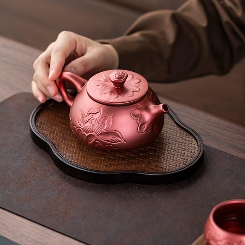 

Fei Yue Handmade Zisha Imperial Red Phoenix Lotus Teapot