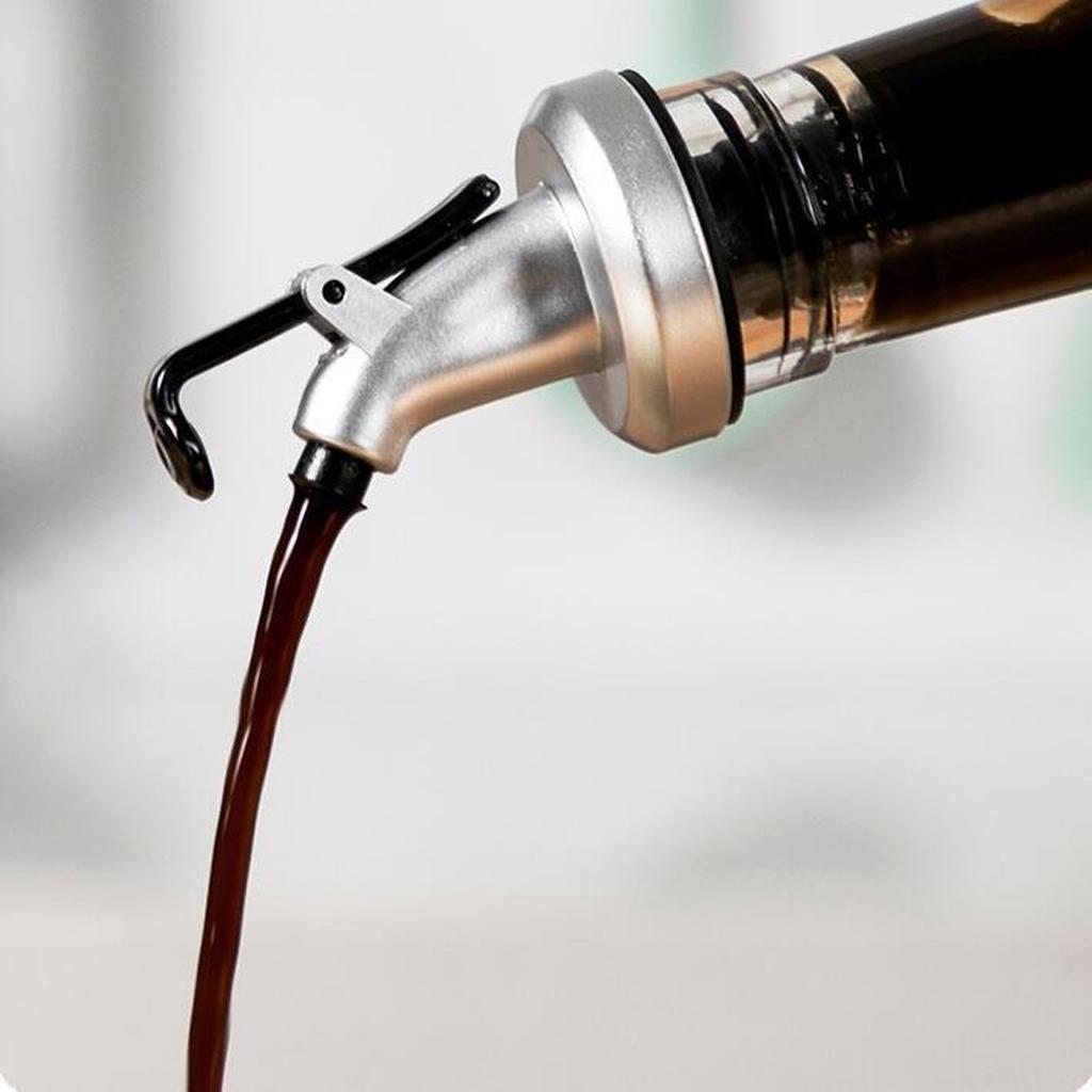 Kitchen Press Type Oil Pourer Spout Oil Bottle Stopper Dispenser for Soy Vinegar