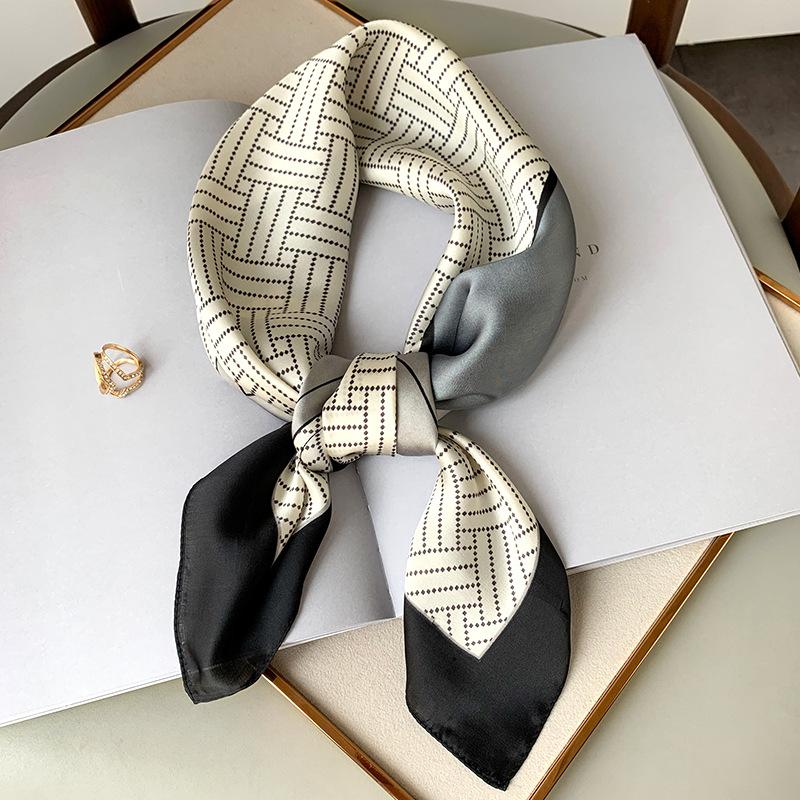 

Новый летний корейский вариант, цветной платок из искусственного шелка, маленький квадратный платок для защиты от солнца на море для женщин, модный платок, большая шаль 70*70cm