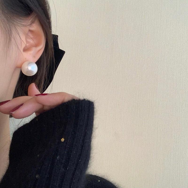 Silver Needle Korean Simple Versatile Pearl Earrings Fashion Niche Personality Earrings Light Luxury Temperament High-end Earrings Women