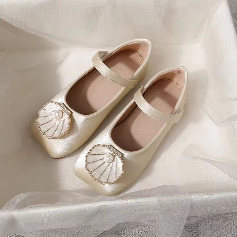 

Spring and Autumn French girls princess shoes, fairy single shoes, female children s children s leather shoes, shallow mouth, foreign style girl soft Size 23 inner length 15cm