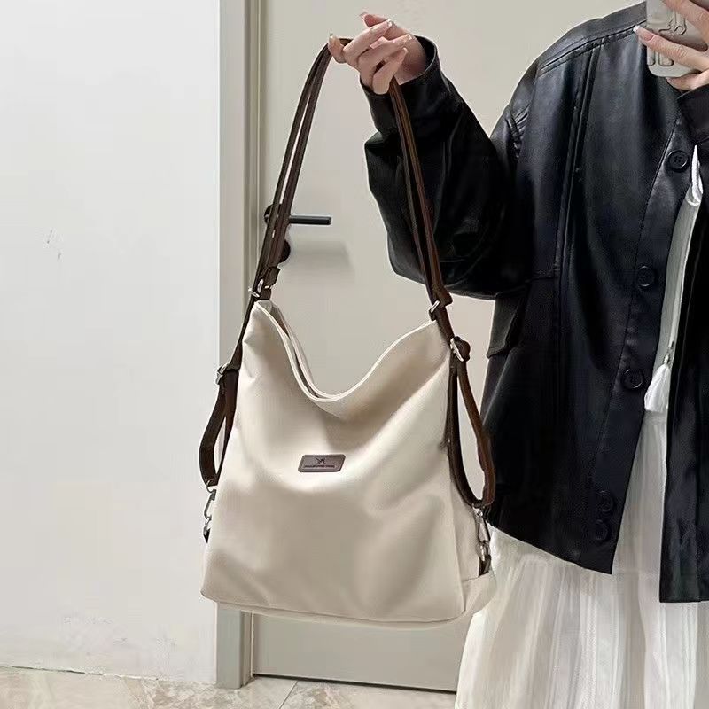 Kvinner Top-håndtak Skulder Crossbdoy Bag Luksus Håndvesker Designer Nylon Casual Tote Kvinnelig veske Uformell reiseryggsekk
