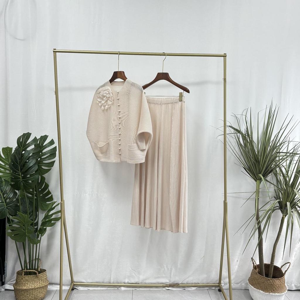 Women's Retro Frog Button Long Sleeve Top & Pantsuit - Miyake Two-Piece Set for Autumn
