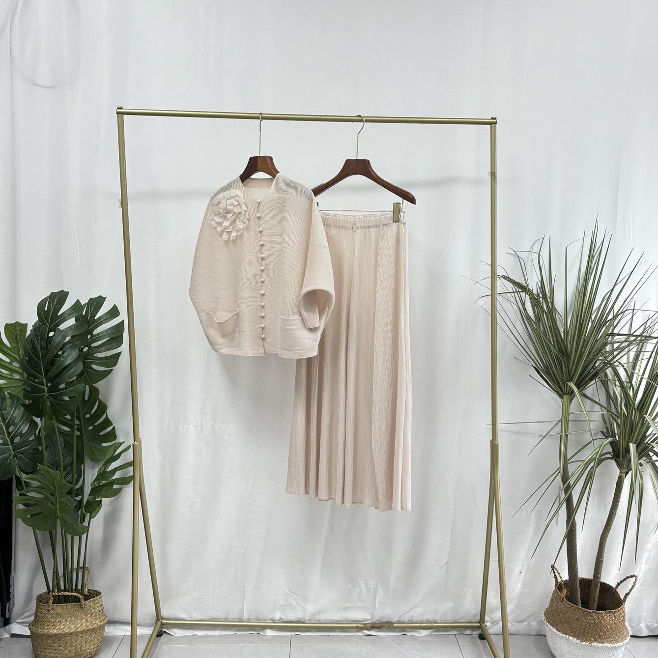 

Women s Retro Frog Button Long Sleeve Top & Pantsuit - Miyake Two-Piece Set for Autumn Pants only абрикосовый