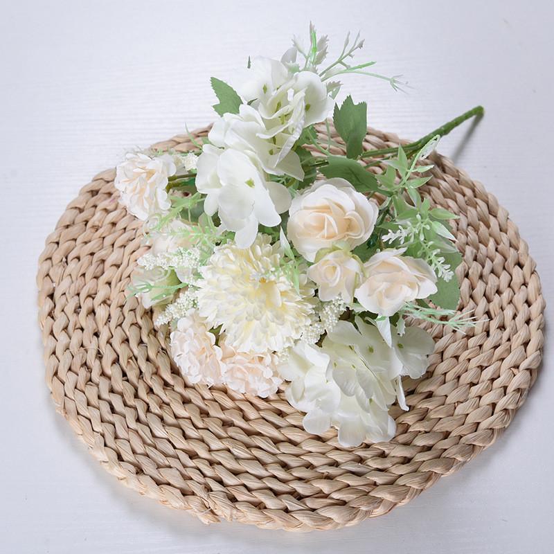 Искусственный букет из 7 хризантем с шелковыми цветами для свадебного декора и фотосессий белый