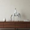 Reiterfigur Luxus Elegantes Mädchen auf Pferd Skulptur Moderne Minimalistische Dekor Statue