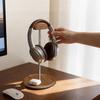 HeMu Geschwungener Nussbaumholz Kopfhörerhalter, Glatter Kratzfester Schreibtisch-Headset-Ständer, Stabile Basis für Over-Ear-Kopfhörer-Display