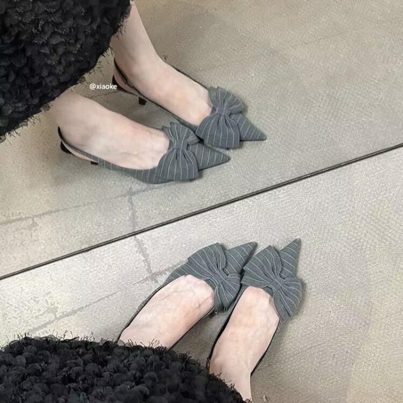 Feine Sandalen mit Absatz Damenmode Spitz Zehenbereich Flacher Ausschnitt Schmetterlingsknoten Stoff Set Fuß Rutschfest und Verschleiß Absatzschuhe