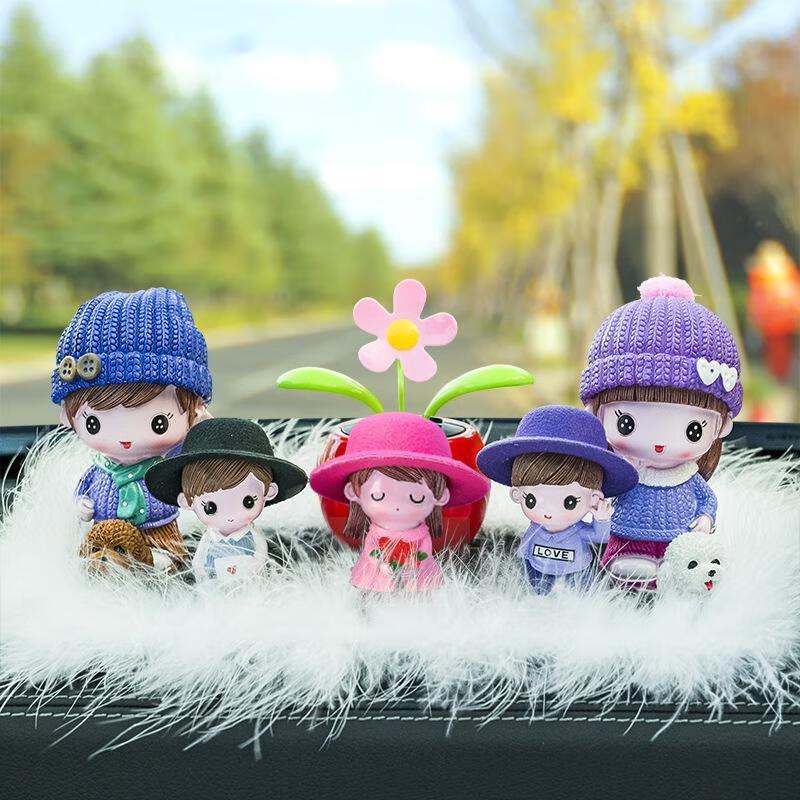 

JINGRUIXIANG Car Dashboard Couple Dolls & Ornament Set