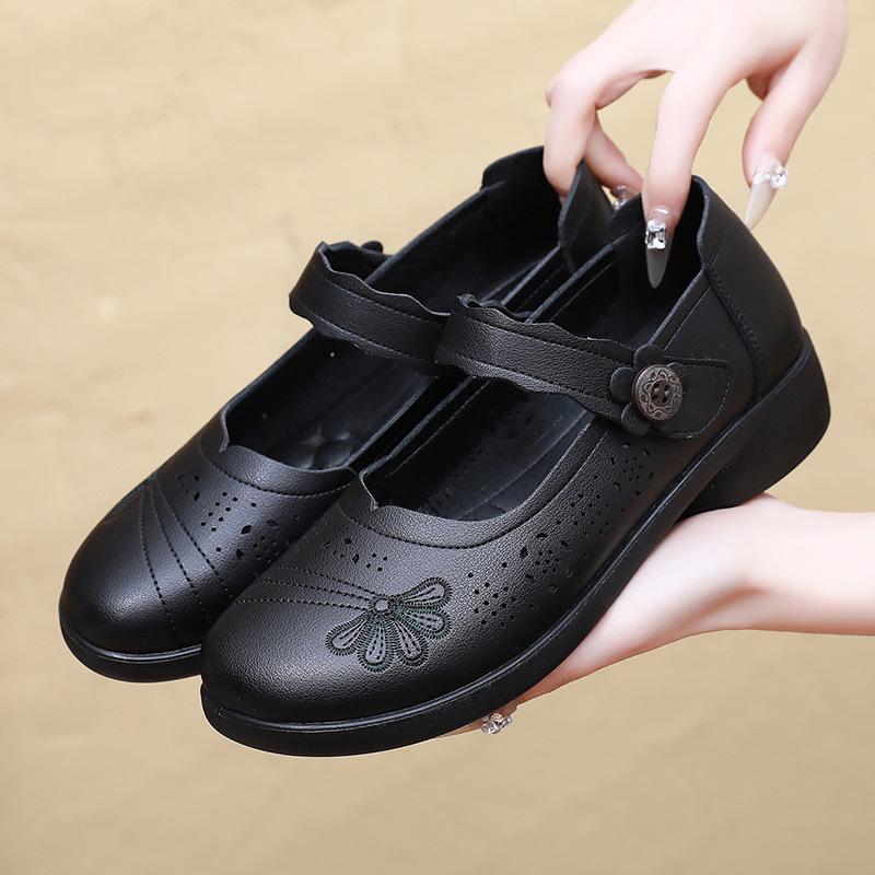 Удобная летняя женская обувь для мам сандалии с плоской подошвой ажурные с мягкой подошвой для среднего и пожилого возраста 35 чёрный 2760₽