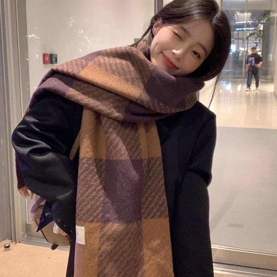 A New Retro Large Checkered Scarf for Women in Winter with A High-end and Versatile Feel. It's A Warm Checkered Shawl and A Thick Scarf