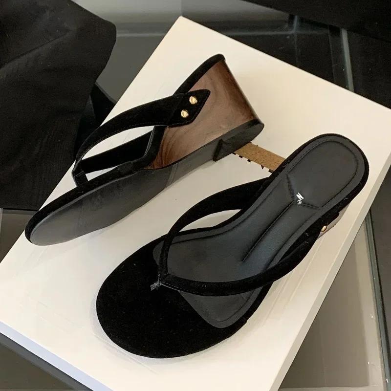 Fashion Metal Rivet Decoration Design Brand Slipper Women Summer Sexy Clip Toe Wedges Slide Sandals Comfortable Beach Flip Flops