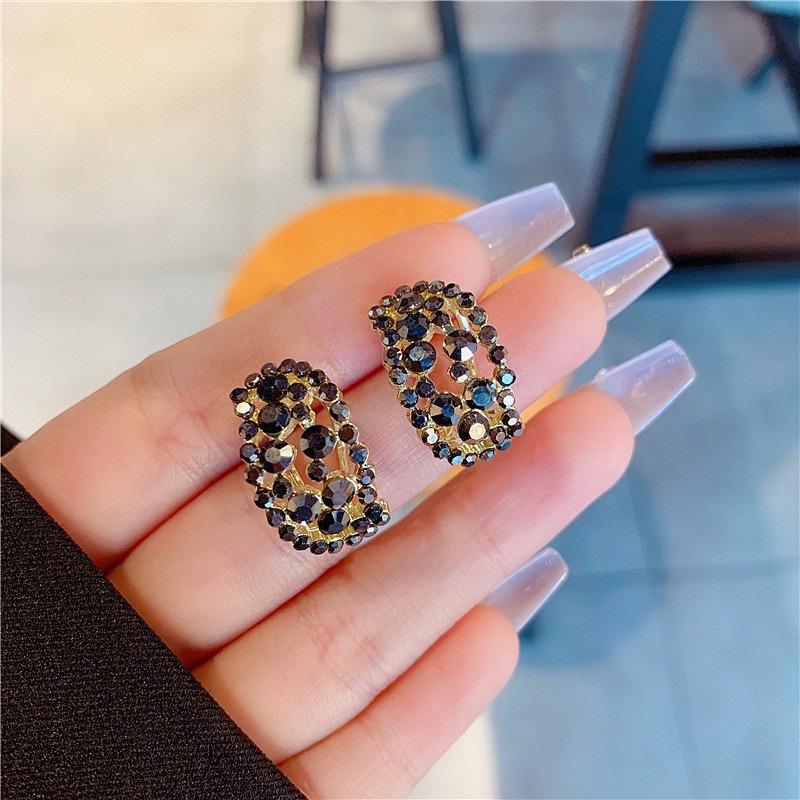 Elegant C-Shaped Sparkly Earrings - Women s Trendy, Versatile Ear Accessory чёрный