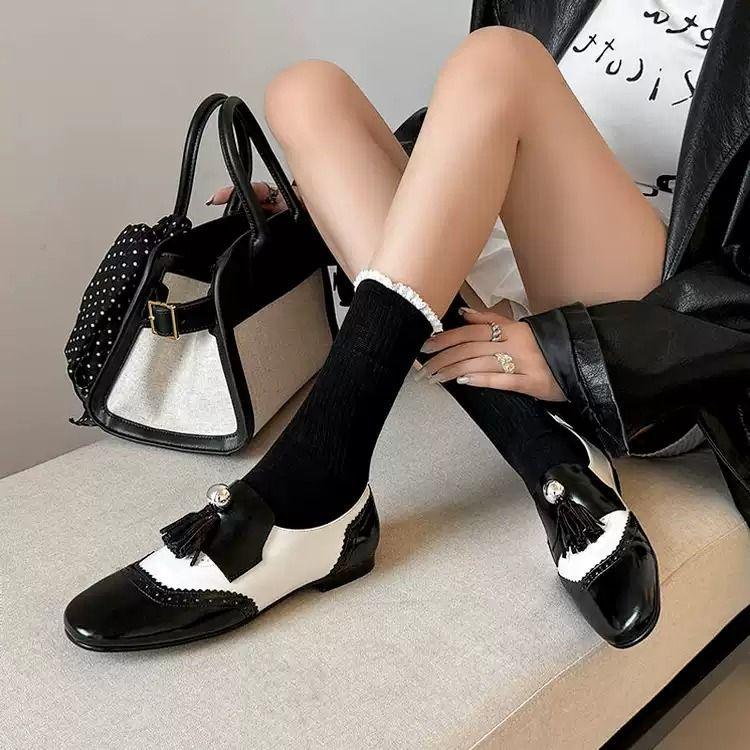 

Туфли-лодочки Xiaoxiangfeng на плоской подошве, в черно-белой цветовой гамме, детские с бахромой в виде пшеничных колосьев, и качество иностранного шика абсолютно уни 35