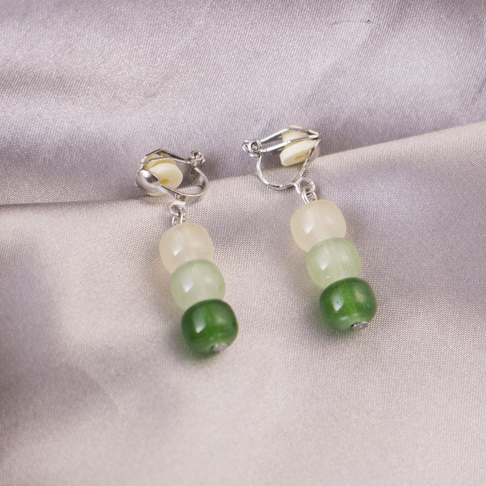 Elegant Clip-On Triangle Earrings for Non-Pierced Ears - Versatile, Light Luxury for Everyday Wear.