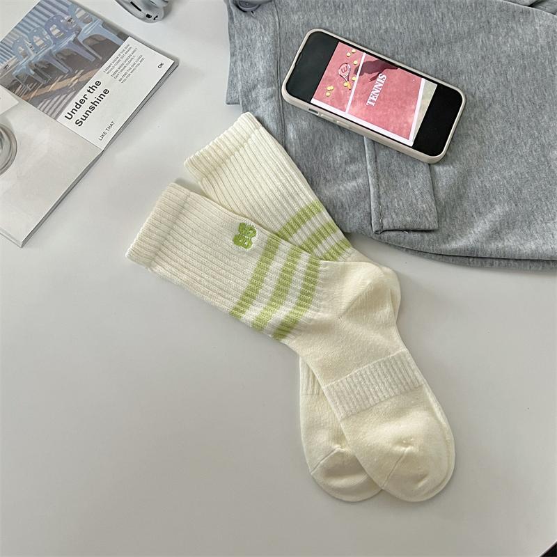 

Female Spring and Autumn Solid Color Embroidery Movement in The Tube Pile Socks 1 pair