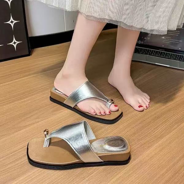 Premium slope heel thick bottom flip-flops summer wear new French beautiful set of cool toe slippers
