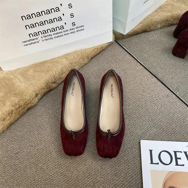 

Fashion 2025 Spring And Autumn New Style Flat Mouth Single Shoe Vintage High Heel Milk Shoe Commuting Velvet Surface Mary Jane Shoe 35