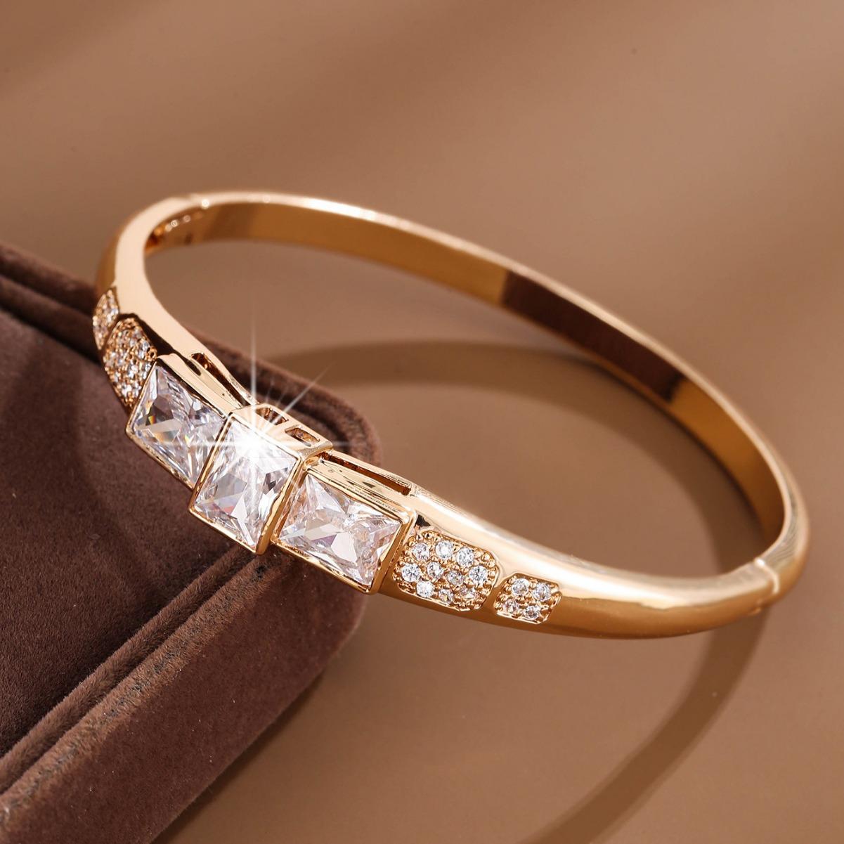 

Новый доступный роскошный модный браслет с микро инкрустацией цирконом Ins в холодном стиле ретро, ​​повседневный темпераментный браслет «Джокер» для подруги золотой