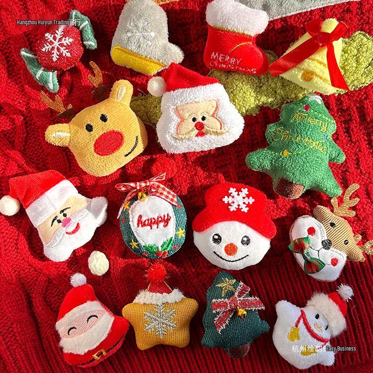 Women’s Cute Christmas Plush Doll Brooch - Festive Pin for Sweaters, Scarves, or Bags