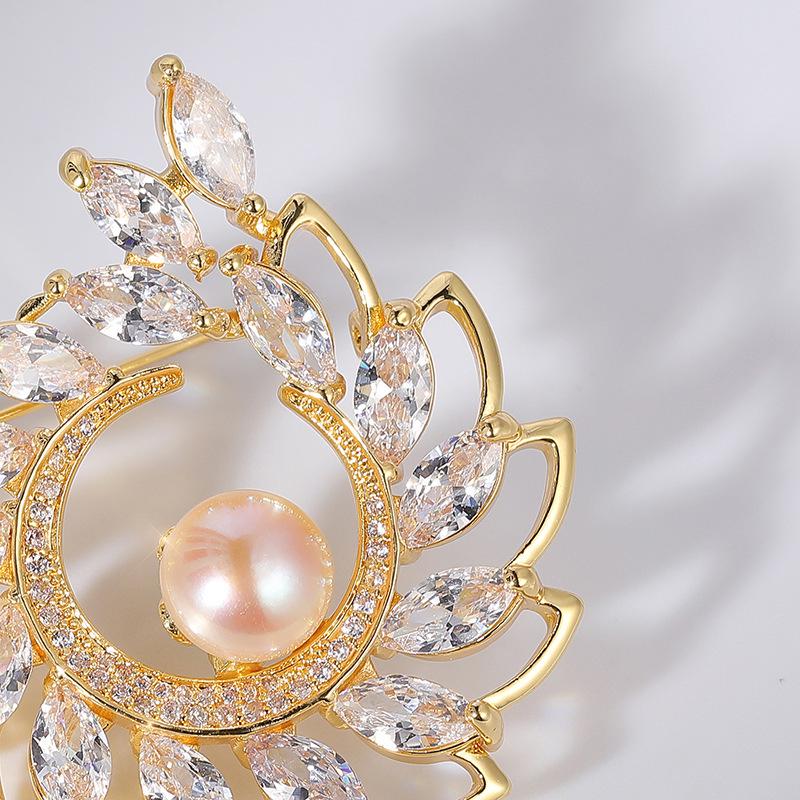 Bo Xin Yun Luxury Zircon Leaf Brooch with Freshwater Pearl – Elegant Fashion Coat Pin Corsage Gift