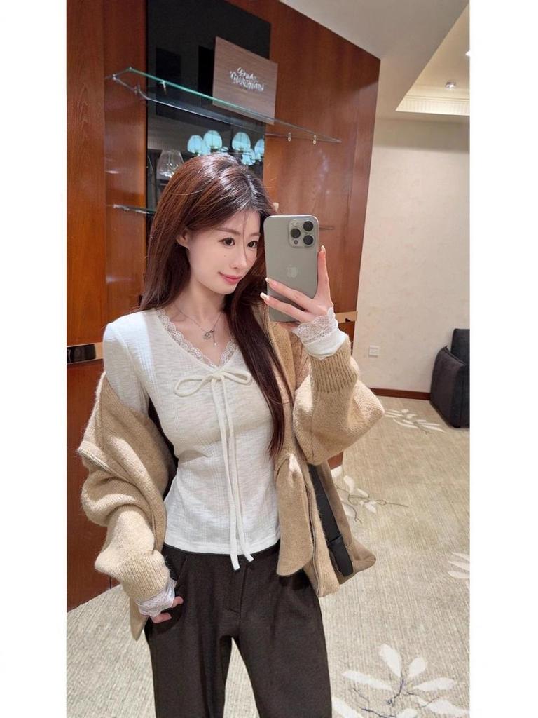 Kumikumi Pure Desire White Lace-Up V-Neck T-Shirt for Women - Autumn Slimming Casual Top