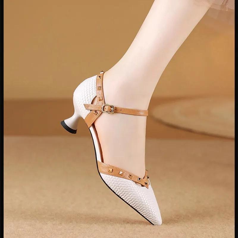 Damenschuhe Damenmode Süße Spitze Nieten Quadratischer Absatz Schuhe Damenschuhe Lady Cool Schwarze Lederschuhe ga615