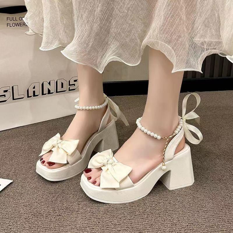 In the summer of 2025, the new popular foreign-style pearls with sandals, women wear fairy style with skirts and high heels.