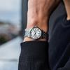 TISSOT Carson Uhr mit Armband und silbernem Zifferblatt, T1224071103300, Herren, Offiziell importiert